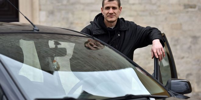 Prekinuo sve veze sa Republikom Hrvatskom Prekinuo sve veze sa Republikom Hrvatskom